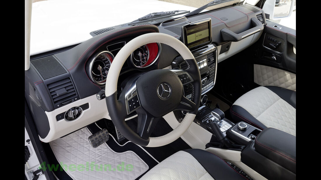 Mercedes G 63 AMG 6x6 in Dubai 2013