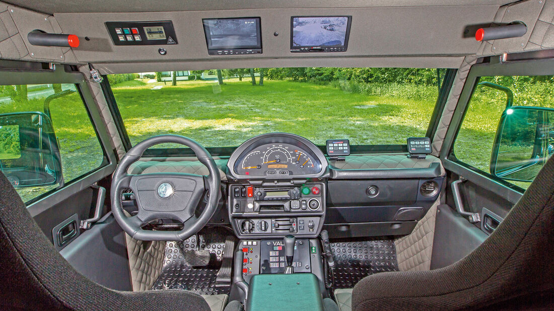 Mercedes G Valiant, Cockpit