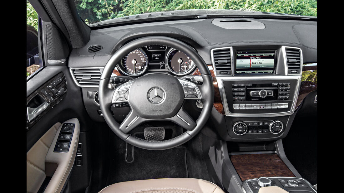 Mercedes GL, Cockpit