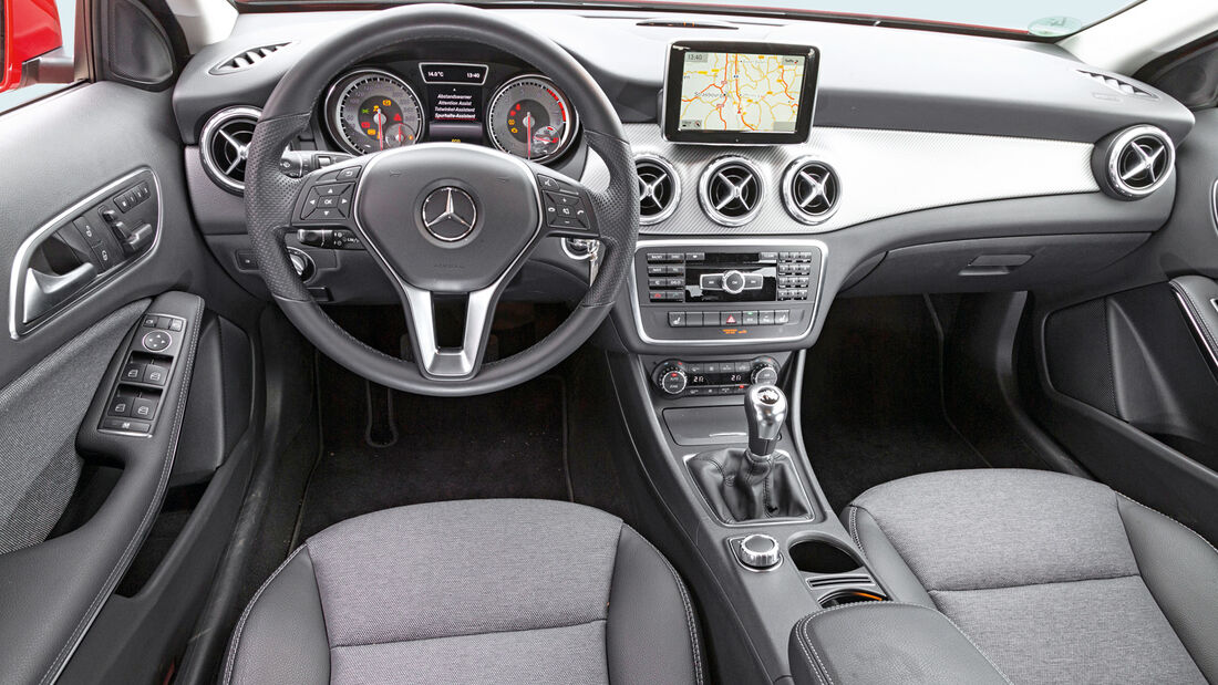 Mercedes GLA 200, Cockpit