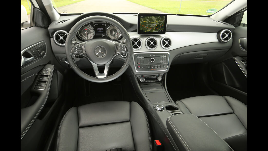 Mercedes GLA, Cockpit