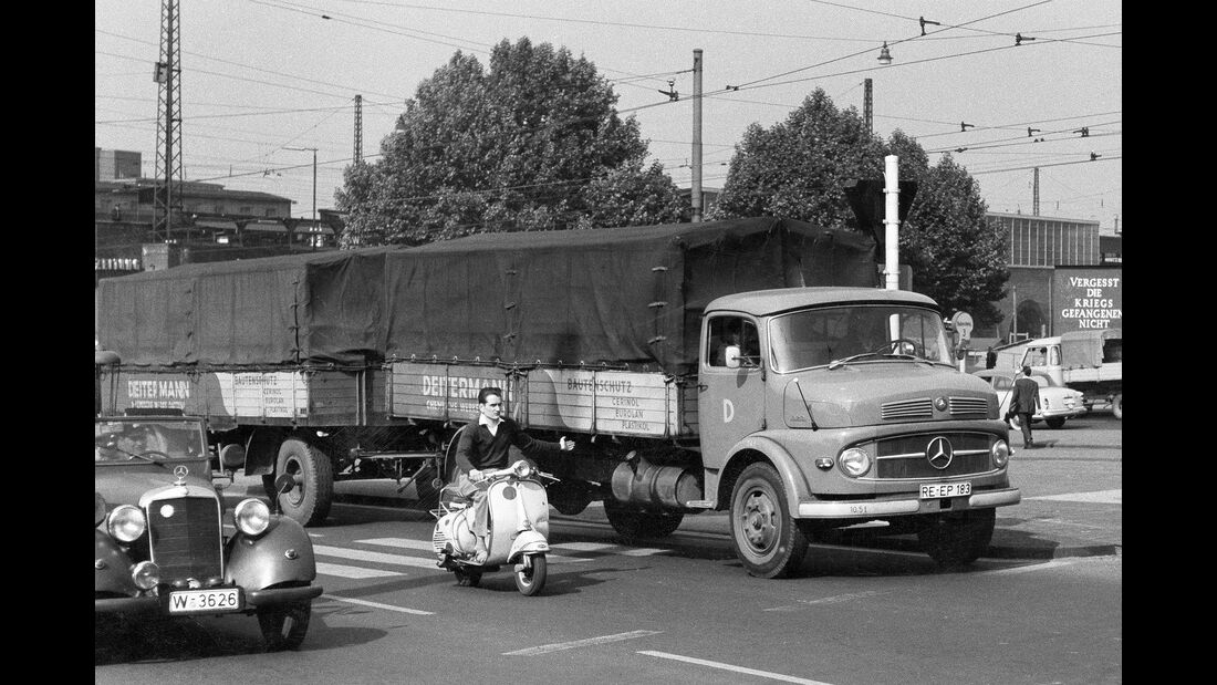 Mercedes Kurzhauber Zugmaschine Stadtverkehr Essen (1962)