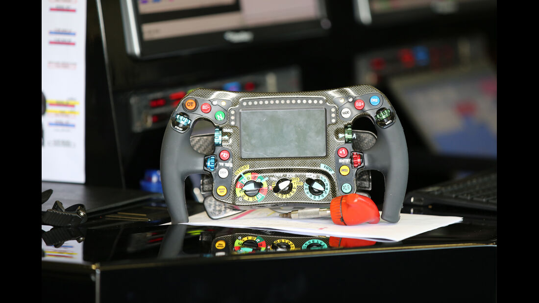 Mercedes-Lenkrad - Formel 1-Test - Jerez - 3. Februar 2015