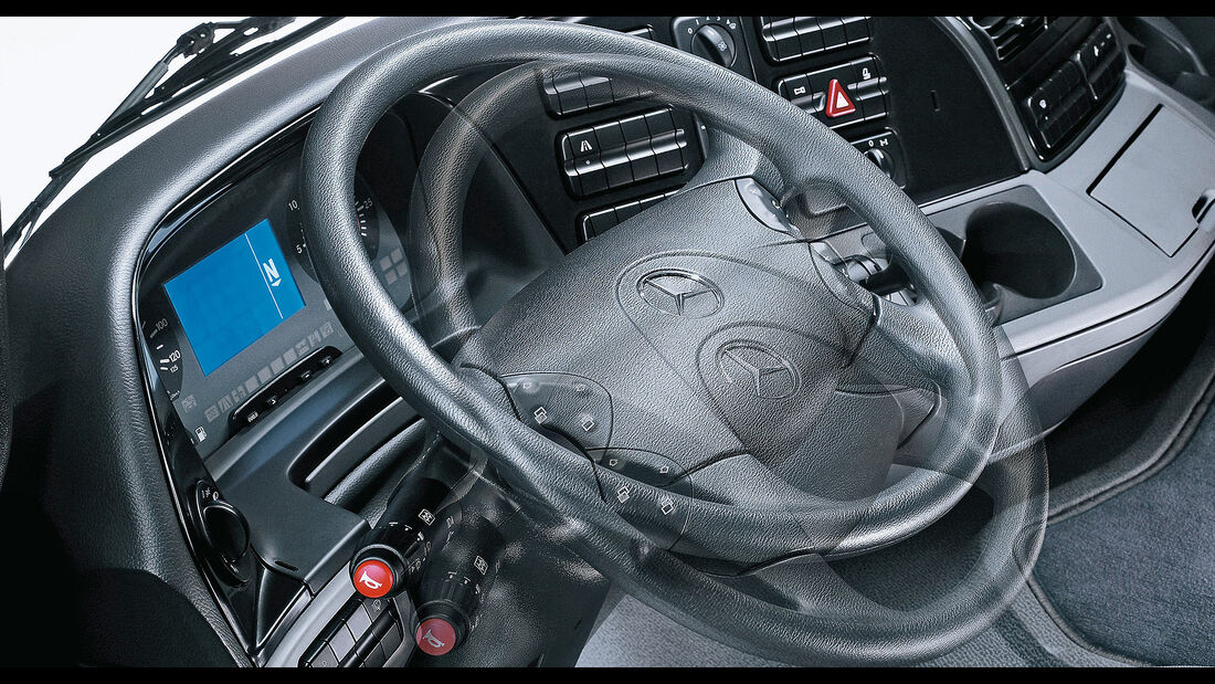 Mercedes Lkw-Cockpit Historie