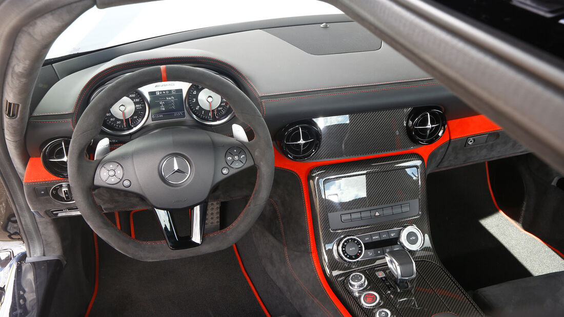 Mercedes SLS AMG Black Series, Cockpit
