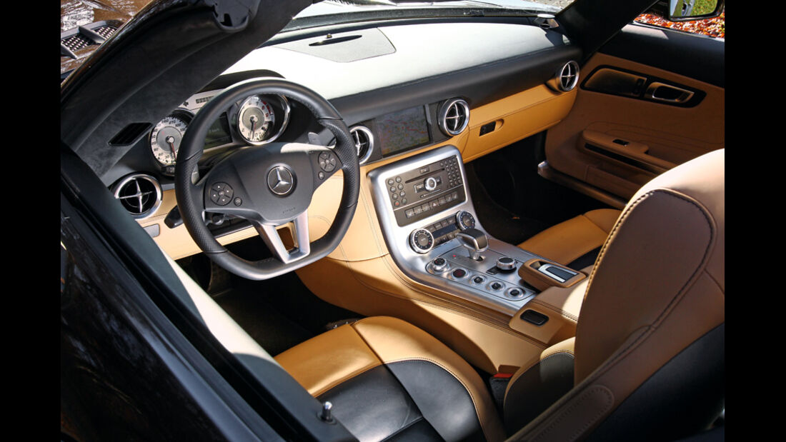Mercedes SLS AMG Roadster, Cockpit