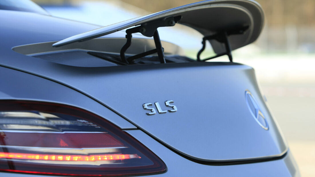 Mercedes SLS AMG: Schlaufe für Flügeltür - AUTO BILD