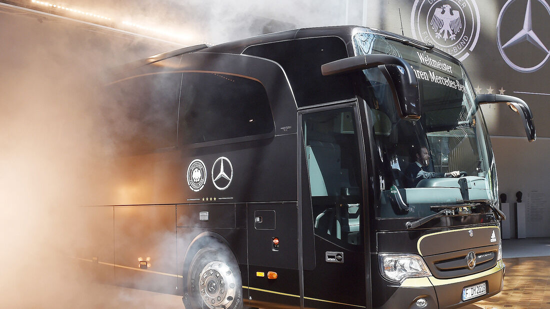 Mercedes Travego M Nationalmannschaft