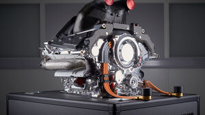 Mercedes V6 Motor 2014 - Formel 1 - Tops & Flops