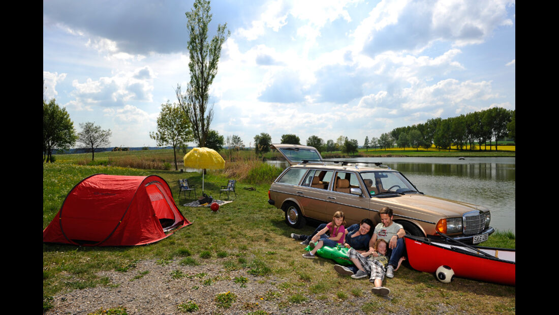 Mercedes W 123, Seitenansicht, Camping, Familie