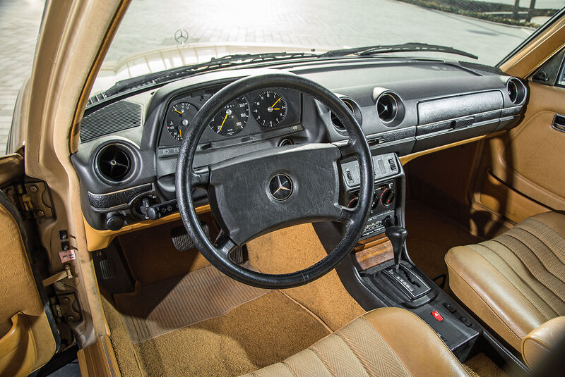 Mercedes W123, Cockpit