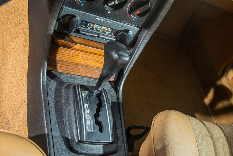 Mercedes W123, Mittelkonsole