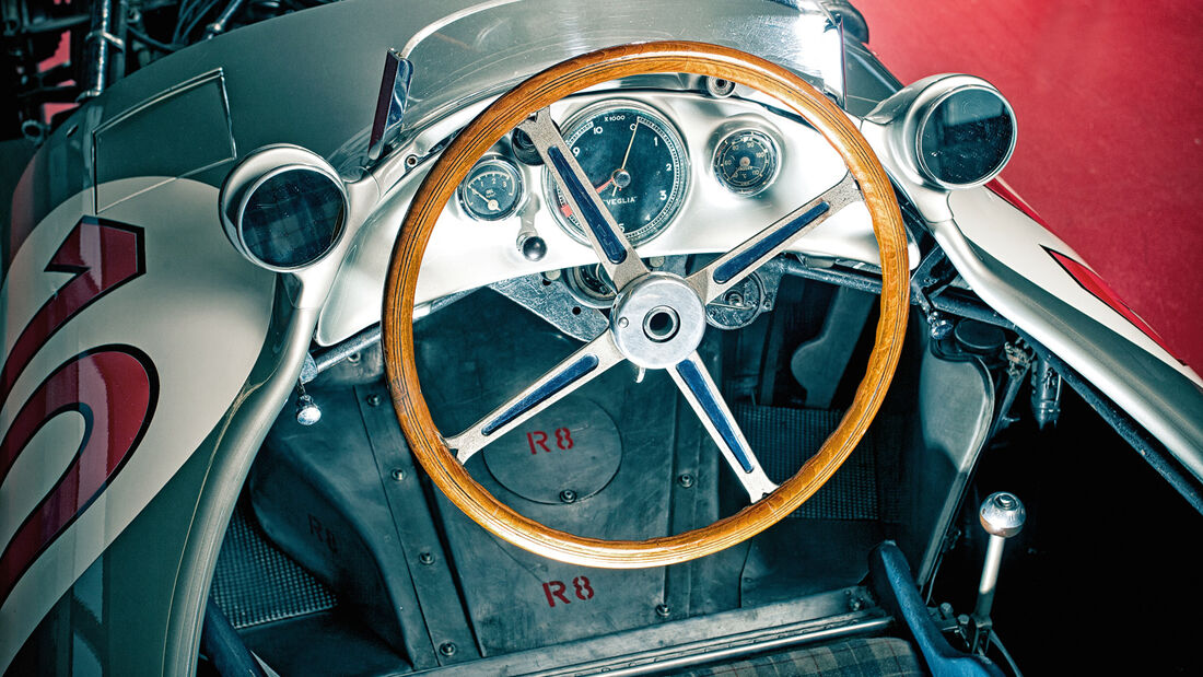 Mercedes W196R, Cockpit