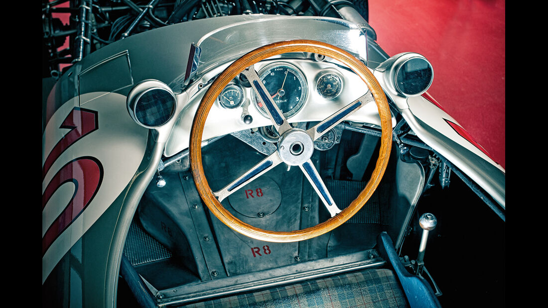 Mercedes W196R, Cockpit
