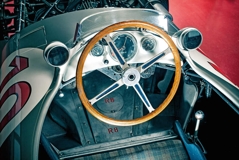 Mercedes W196R, Cockpit