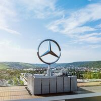 Mercedes eršffnet eCampus am Stammwerk Stuttgart UntertŸrkheim