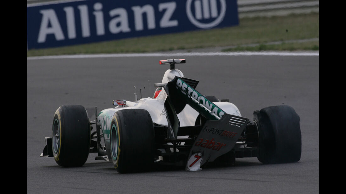 Michael Schumacher GP Korea Crashs 2011