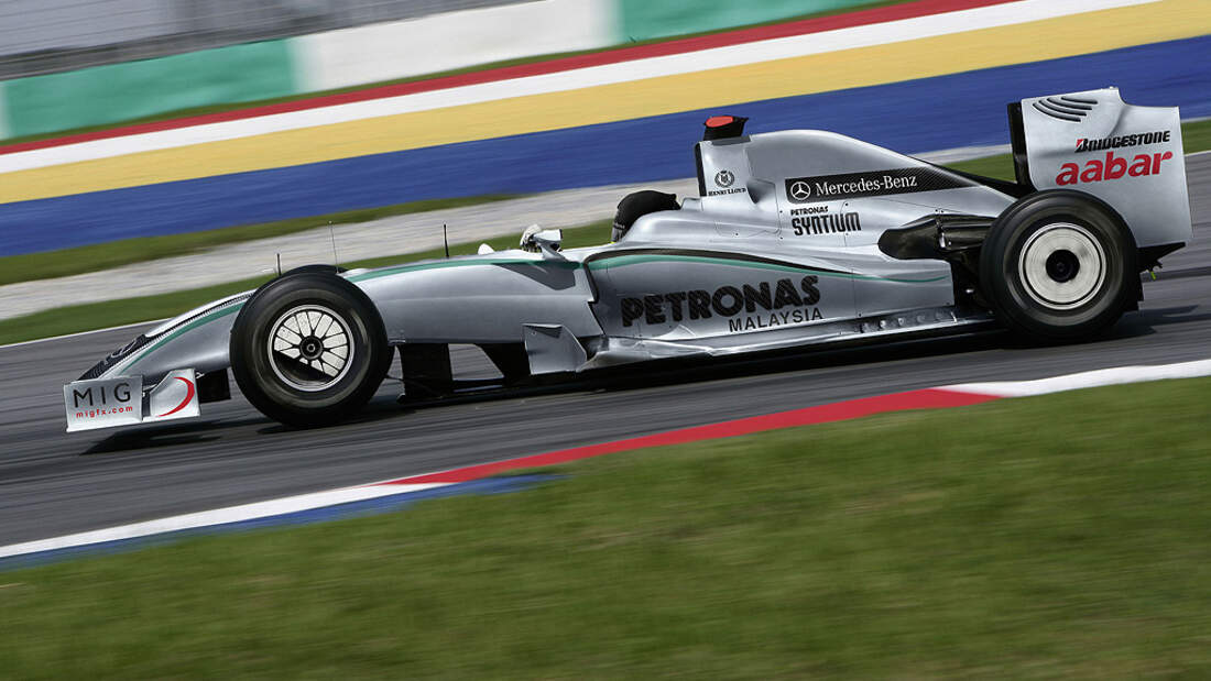 Schumacher Bekommt Die Nummer Drei Startnummern Lotterie Bei Mercedes Gp Auto Motor Und Sport