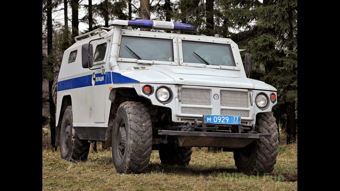 Militär-Geländewagen, military 4x4 offroader