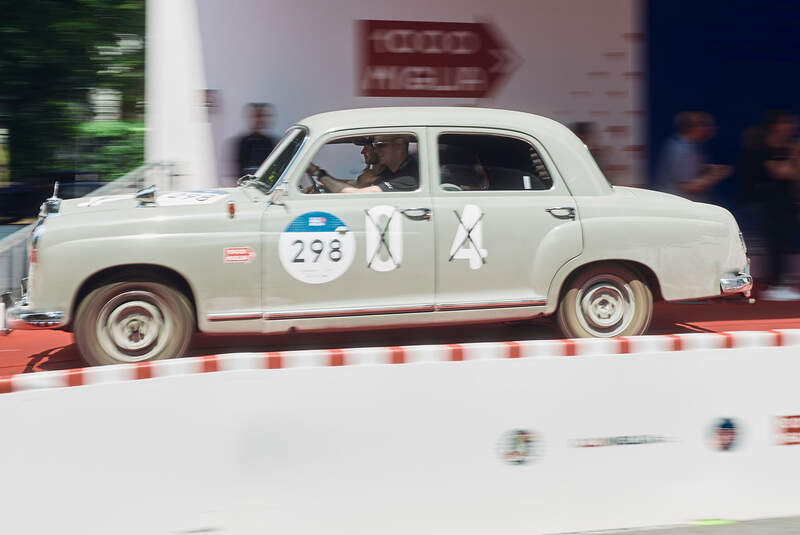 Mille Miglia (2025) Mercedes-Benz 180D Ponton Ziel Brescia