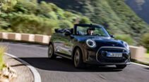 Mini Cooper SE Cabrio (2023) Fahraufnahme von vorn