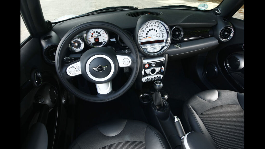 Mini One Cabrio, Cockpit