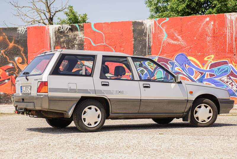 Mitsubishi Lancer Combi 1500 EXE, C12V (1990)