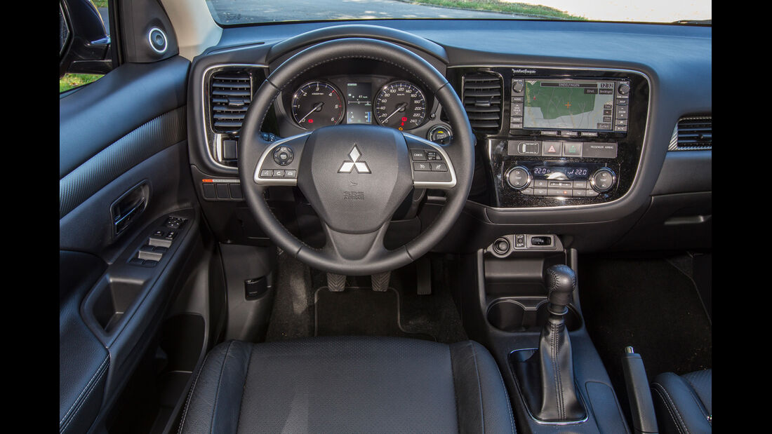 Mitsubishi Outlander 2.2 Di-D 4WD Instyle, Cockpit, Lenkrad