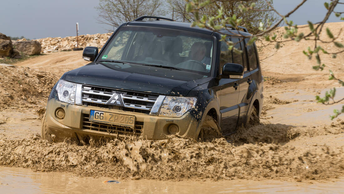Pajero, Pathfinder, Defender und Landcruiser: SUV-Urgesteine im Gelände ...