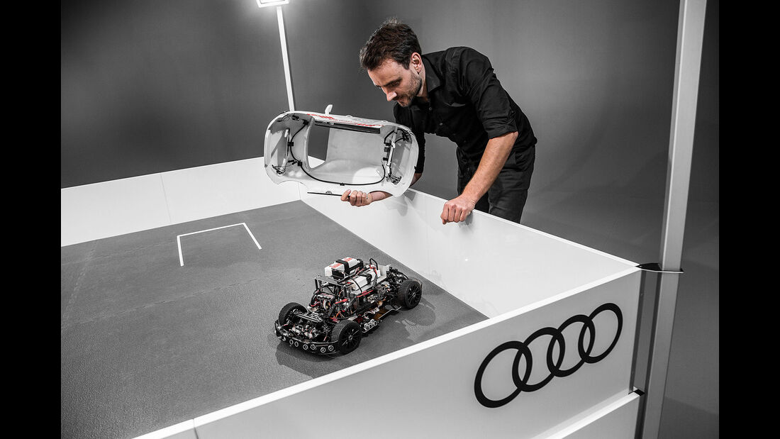 Modellauto Audi Q2 deep learning concept
