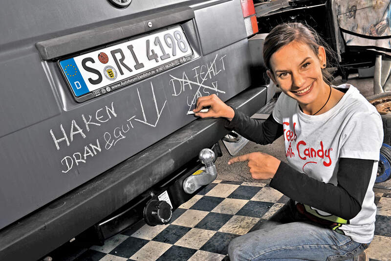 Montage Anhängerkupplung, Anna Matuschek