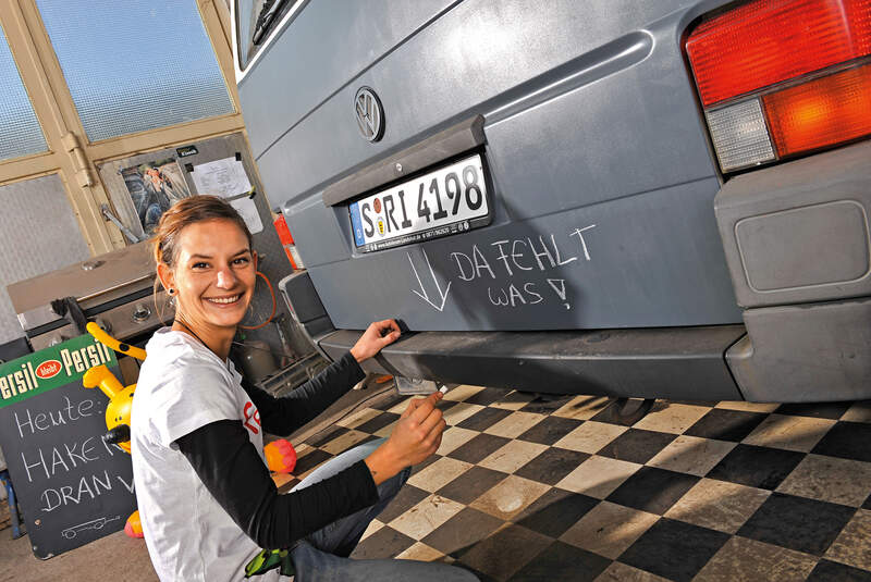 Montage Anhängerkupplung, Anna Matuschek