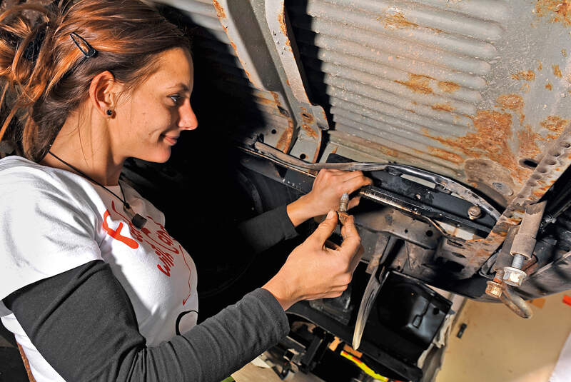 Montage Anhängerkupplung, Anna Matuschek