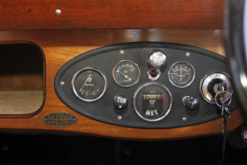 Morris Minor Saloon, Instrumententafel, Zündung, Detail