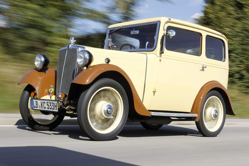 Morris Minor Saloon, Seitenansicht fahrend