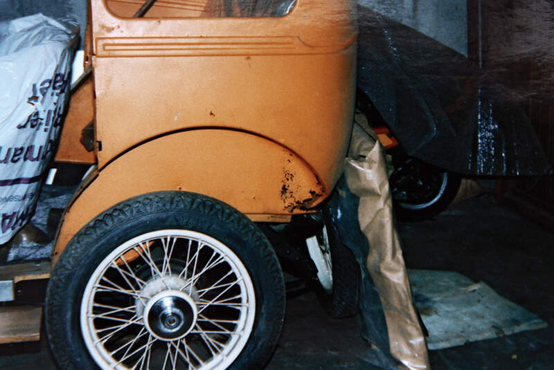 Morris Minor Saloon, unrestaurierte Seitenansicht, Reifen, Detail