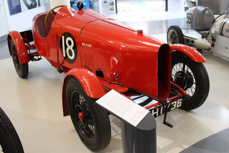 Morris Oxford Red Flash Special im British Motor Museum