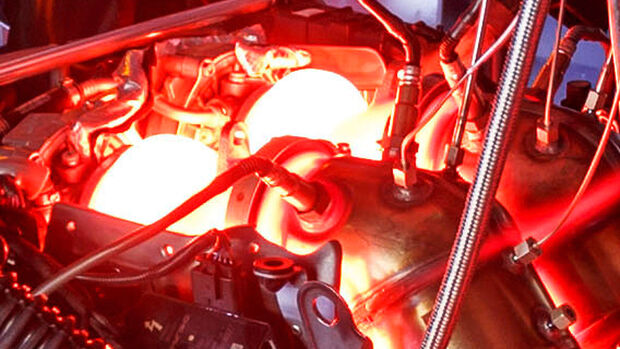 Motor Mercedes AMG GT, Prüfstand, glühend Turbolader