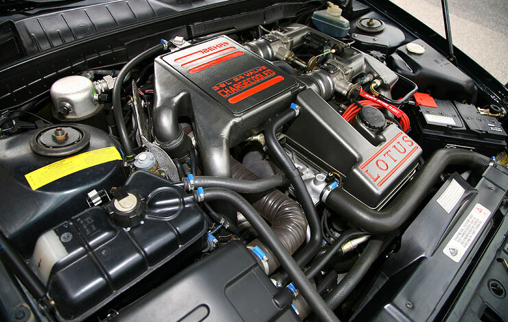 Motor des Opel Lotus Omega