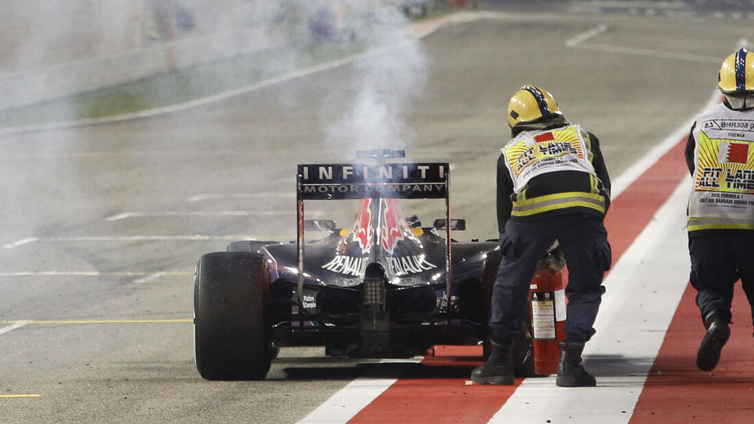 Motorschaden - Red Bull - Ricciardo - GP Bahrain 2015