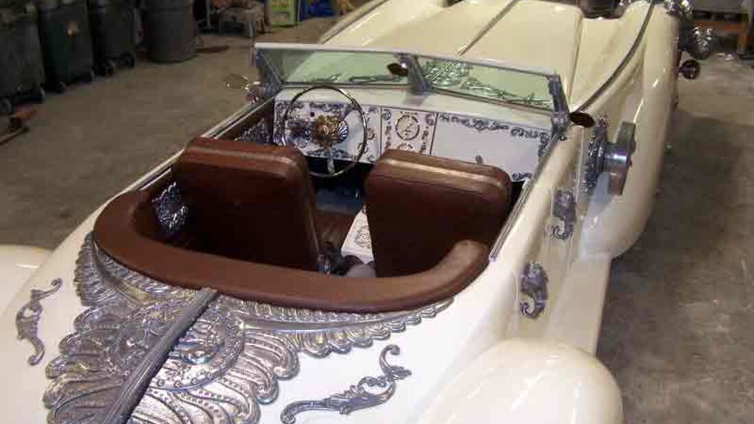 Nautilus Car Replica