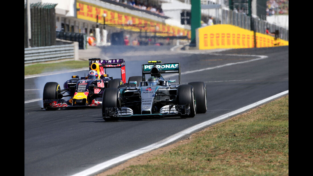 Nico Rosberg - Mercedes - Daniel Ricciardo - Red Bull - GP Ungarn - Budapest - Rennen - Sonntag - 26.7.2015