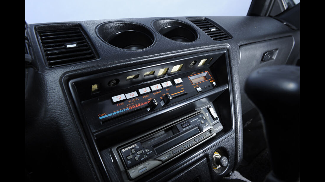Nissan 300 ZX, Typ Z31, Baujahr 1986, Mittelkonsole