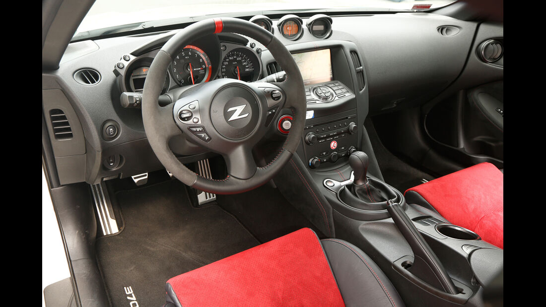 Nissan 370Z Nismo, Cockpit