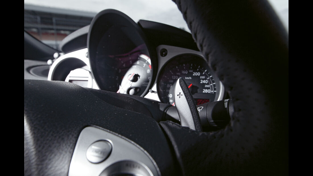 Nissan 370Z Roadster, Rundinstrumente