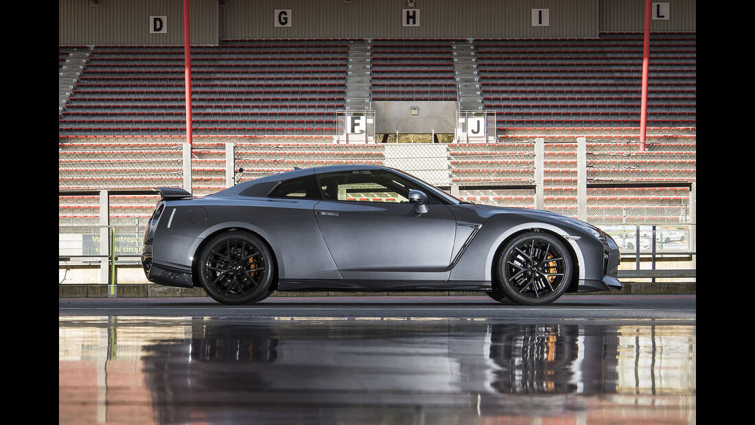 Nissan GT-R 2016, Front