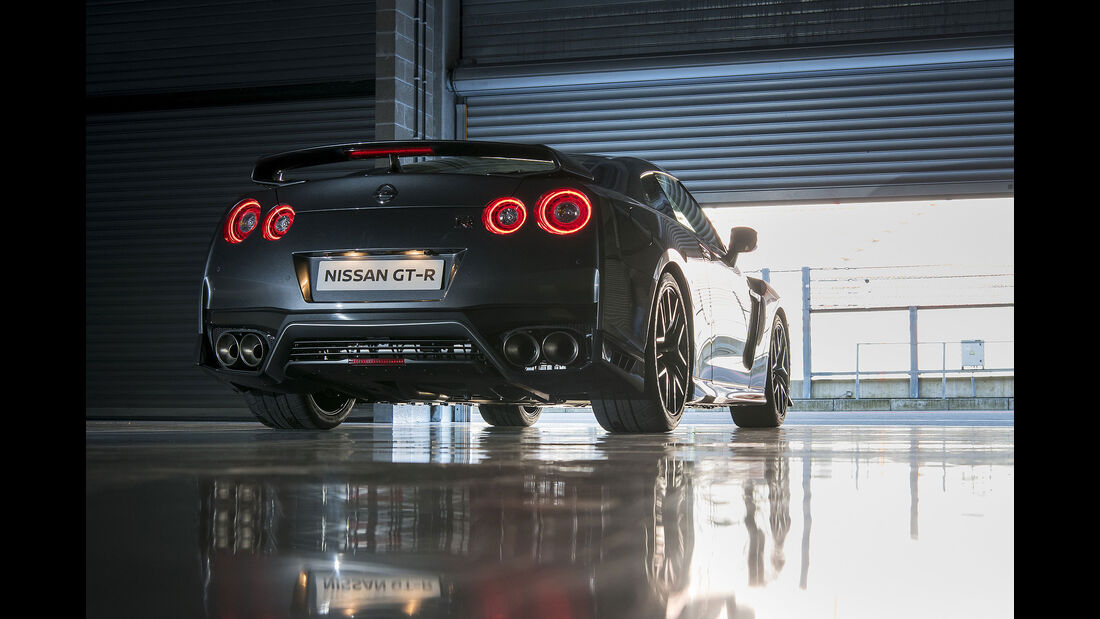 Nissan GT-R 2016, Front