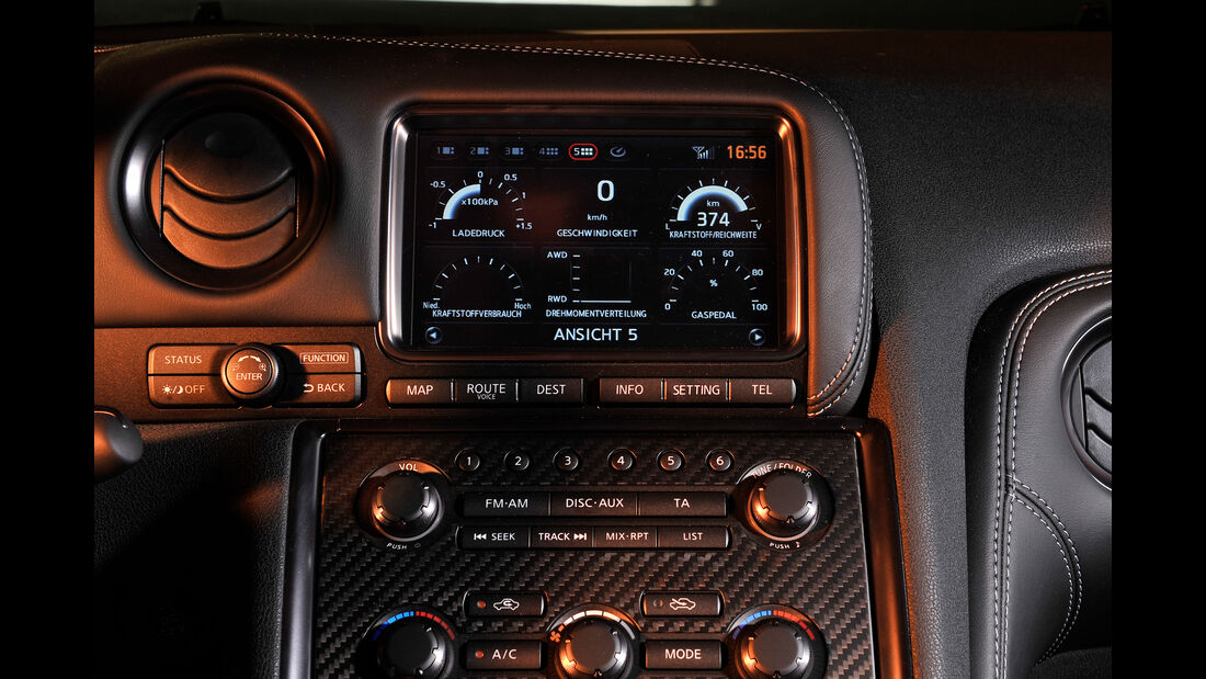 Nissan GT-R, Mittelkonsole, Monitor