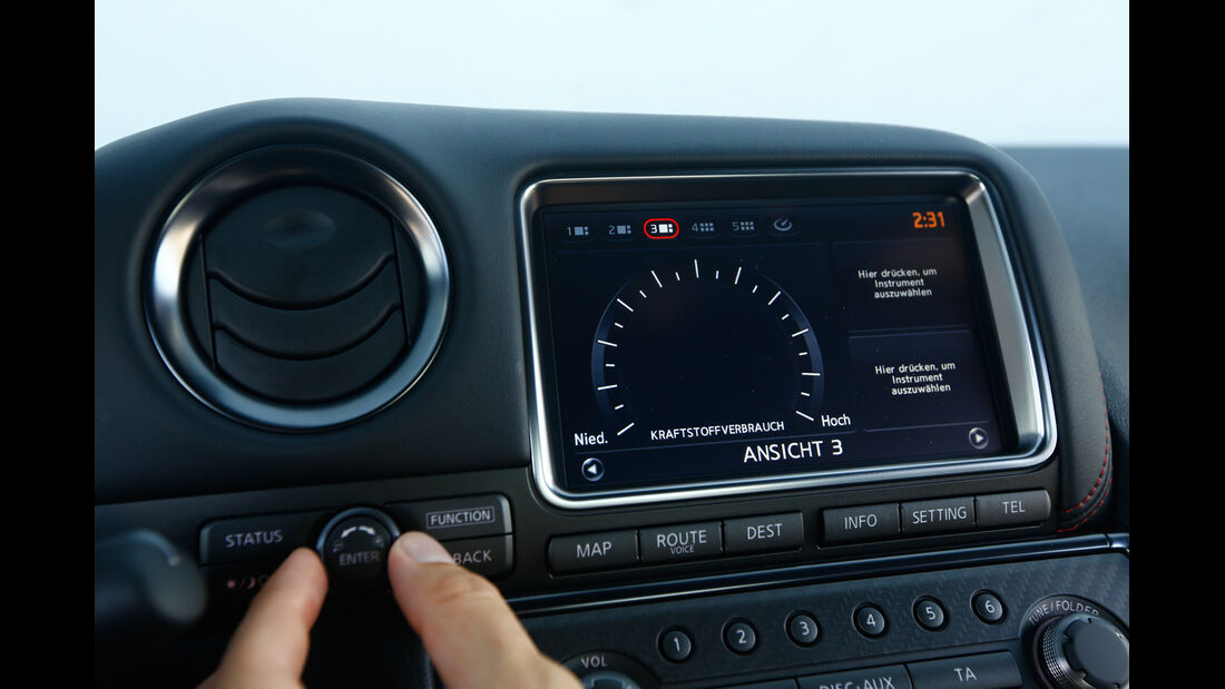 Nissan GT-R Nismo, Display, Infotainment
