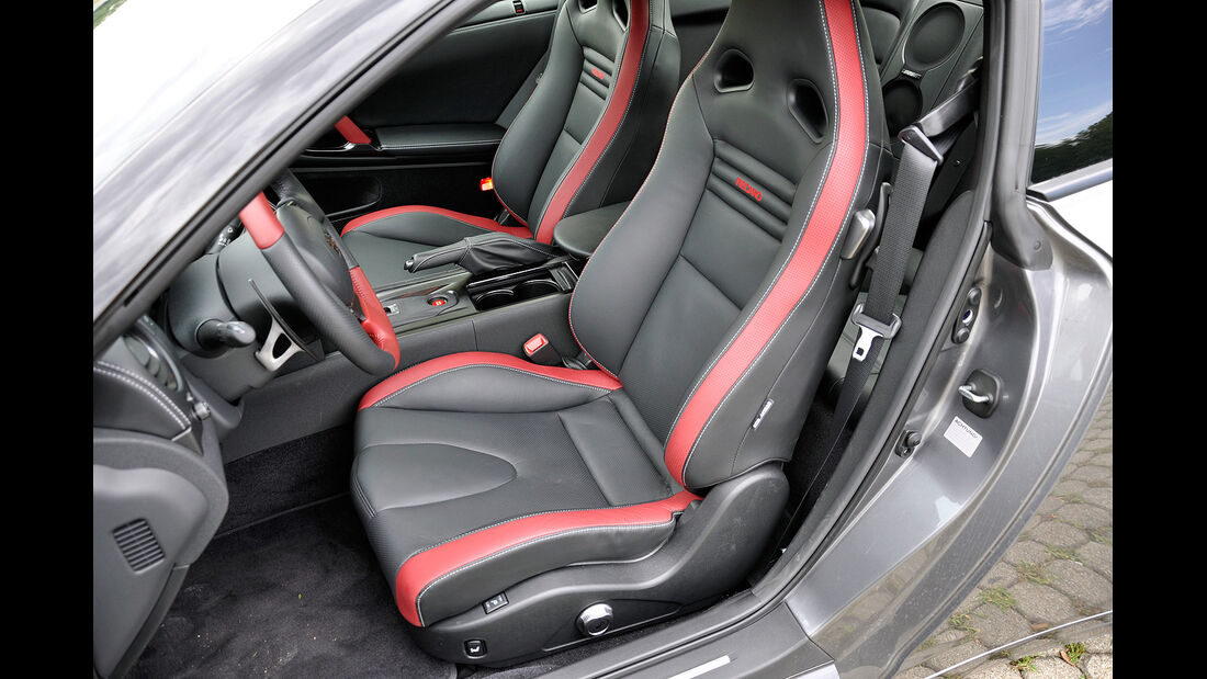 Nissan GT-R, Sitze